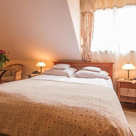 Hotel Villa Romantica ชกลาร์สกา ปอเรมบา ภายนอก รูปภาพ