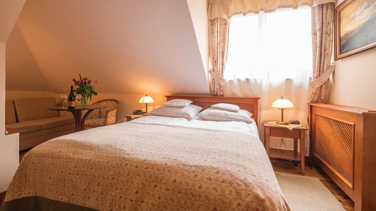 Hotel Villa Romantica ชกลาร์สกา ปอเรมบา ภายนอก รูปภาพ